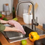 آیا باید مرغ و گوشت را شست؟ + نکات مهم بهداشتی