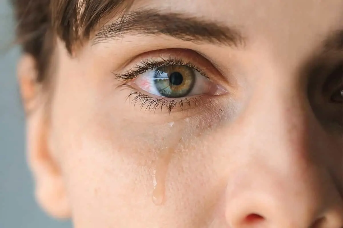 چرا اشک شور است و درباره سلامت ما چه می‌گوید؟