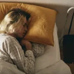 این حالت خوابیدن باعث آسیب‌های عصبی دائمی شما می‌شود