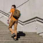 چرا با بالا رفتن از پله‌ها نفسمان می‌گیرد؟ باید نگران باشیم؟