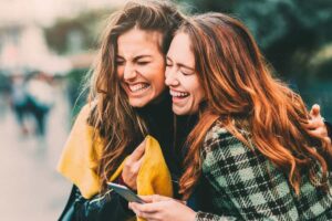 چرا باید از دوستانمان بخواهیم «عملکرد» ما را ارزیابی کنند؟