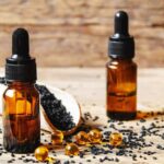 خواص روغن سیاه دانه برای مو؛ از تقویت ریشه تا کاهش ریزش