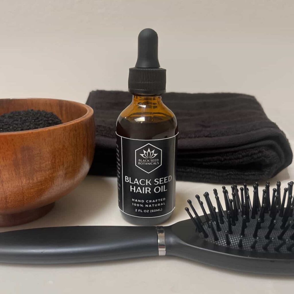 خواص روغن سیاه دانه برای مو؛ از تقویت ریشه تا کاهش ریزش