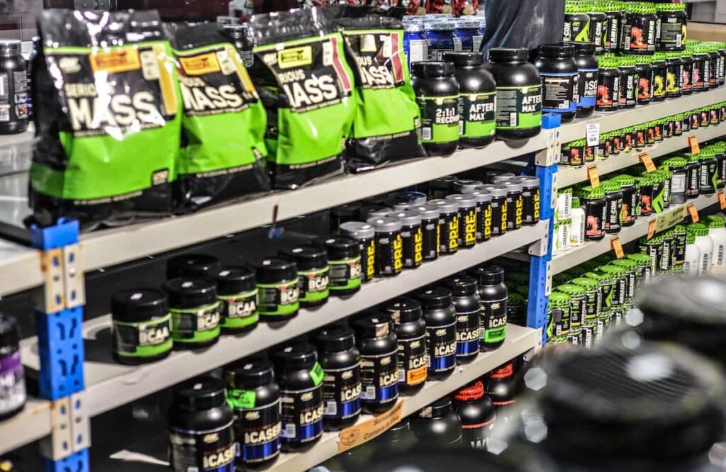 مکمل‌های بدنسازی؛ انواع، کاربرد، مزایا و معایب