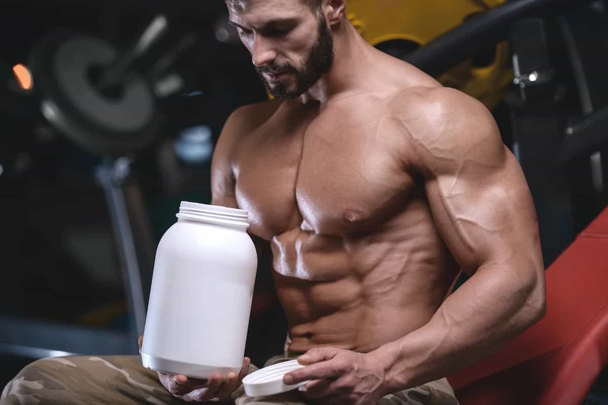 مکمل‌های بدنسازی؛ انواع، کاربرد، مزایا و معایب