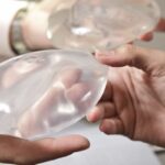 پروتز سینه زیر عضله چیست و چه مزایا و معایبی دارد؟