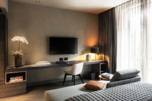 کاری که پزشکان بلافاصله پس از ورود به هتل انجام میدهند