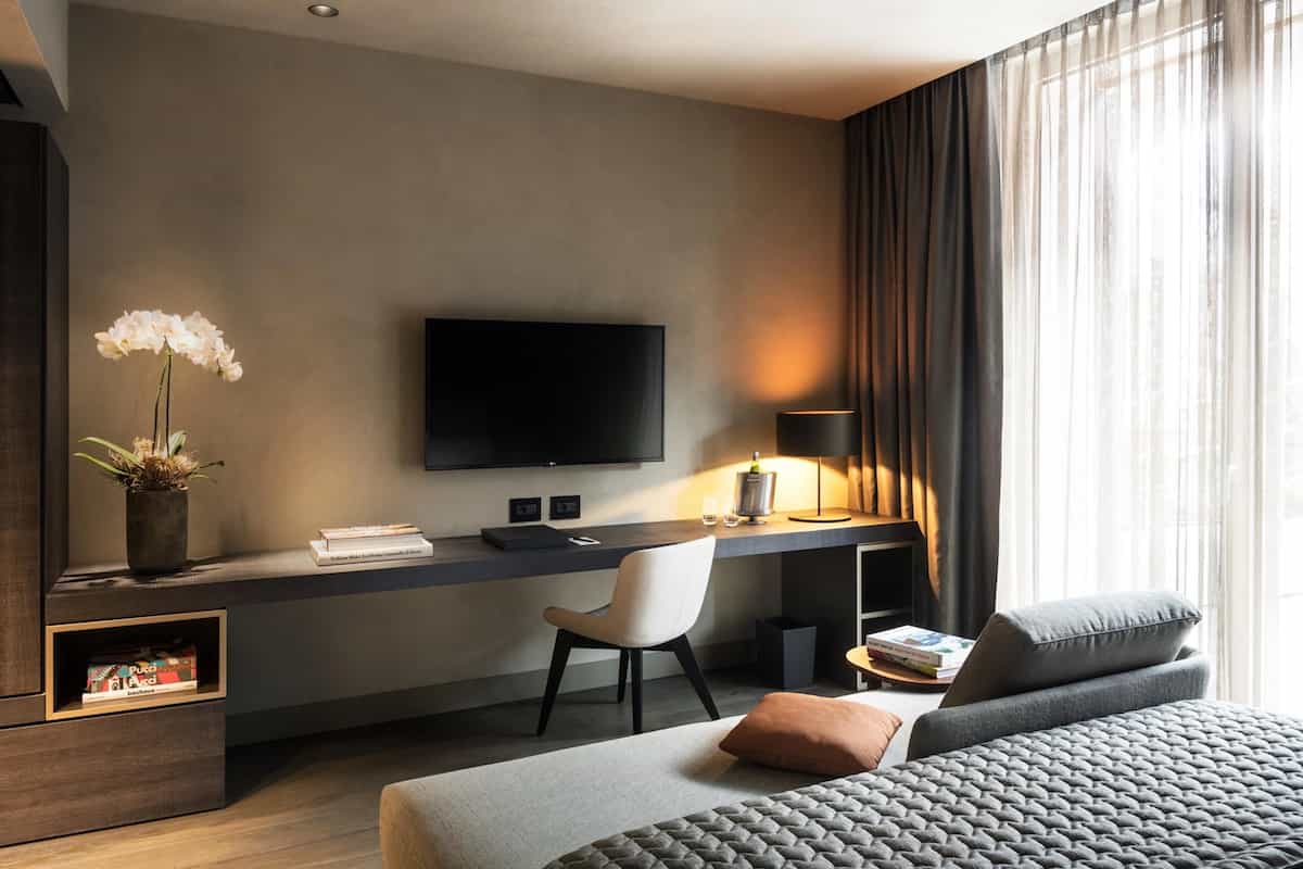 کاری که پزشکان بلافاصله پس از ورود به هتل انجام می‌دهند