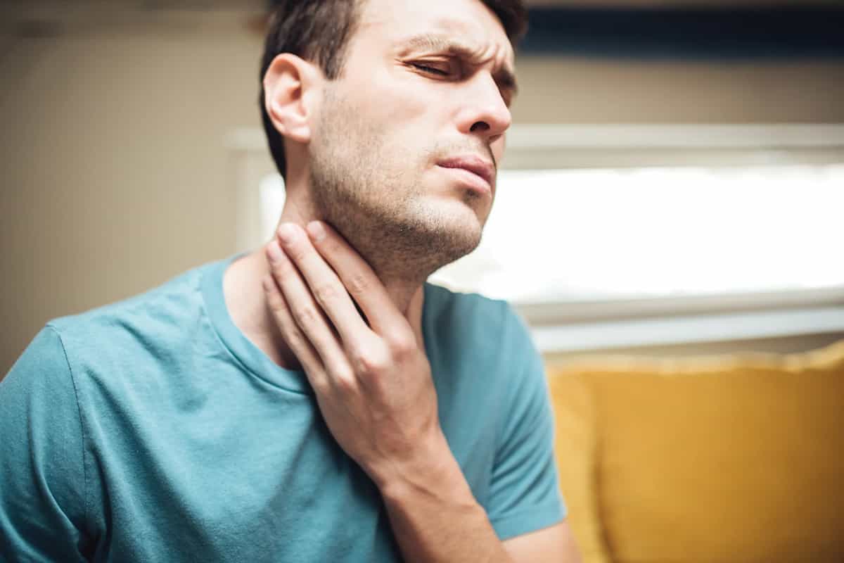 علت گلودرد ناشی از خوردن چربی + روشهای درمان