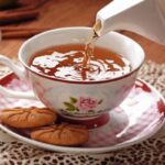 ۶ چیزی که هرگز نباید به چای خود اضافه کنید