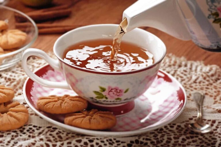 ۶ چیزی که هرگز نباید به چای خود اضافه کنید