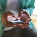 اگر در دستشویی از موبایل استفاده کنید، بواسیر می‌گیرید