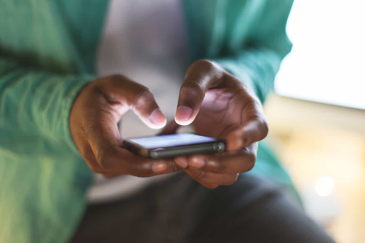 اگر در دستشویی از موبایل استفاده کنید، بواسیر می‌گیرید