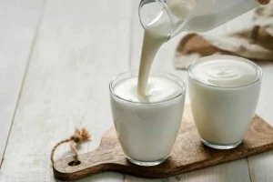 اگر مرتباً شیر کامل بنوشید، این ۴ اتفاق در بدنتان رخ می‌دهد