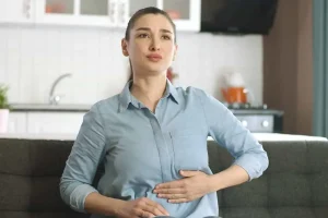 علت نفخ شکم؛ از استرس تا نوسان هورمون‌ها