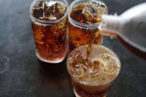 مصرف این مقدار نوشیدنی شیرین در هفته باعث بیماری قلبی می‌شود
