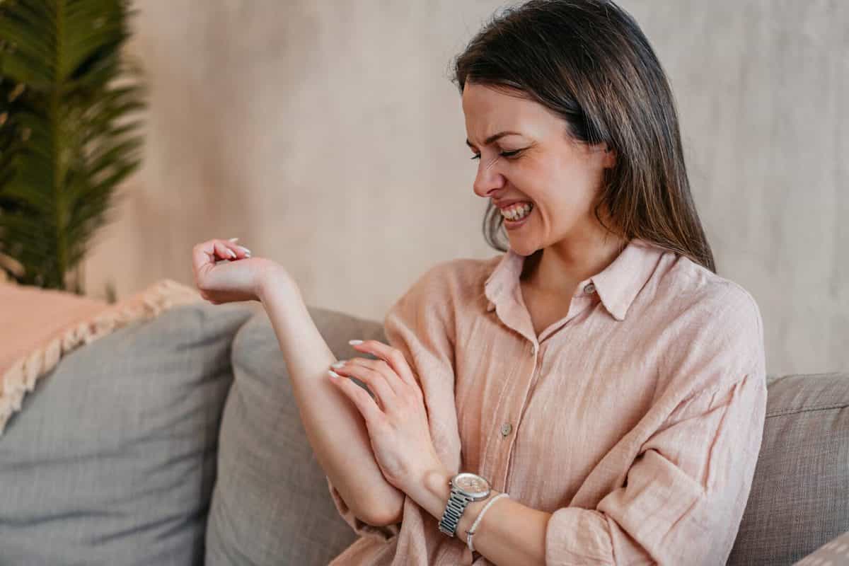 چرا خاراندن جای نیش پشه، آن را بدتر می‌کند؟