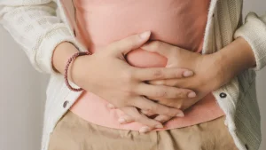 ۵ مکمل طبیعی که به کاهش نفخ شکم کمک می‌کنند