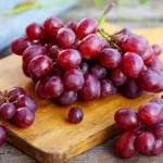 علت گلودرد و تب و لرز بعد از خوردن انگور چیست؟