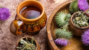 عرق خار مریم برای کبد چرب؛ مزایا، معایب و نحوه مصرف
