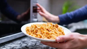 چند بار می‌توان غذا را با خیال راحت گرم کرد؟