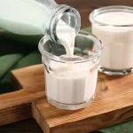 ۱۳ ماده غذایی که کلسیم آن‌ها از یک لیوان شیر بیشتر است