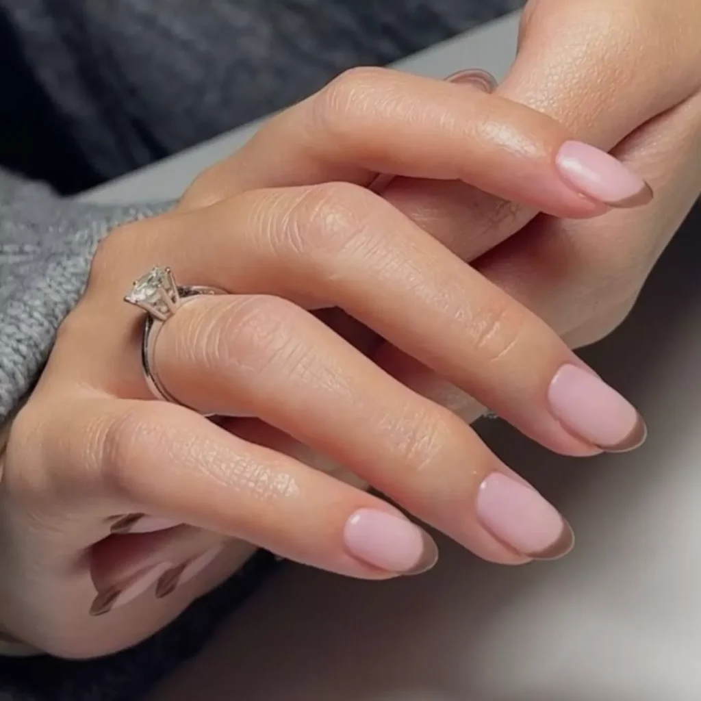 فرنچ مینیمال به رنگ خاکستری مایل به قهوهای