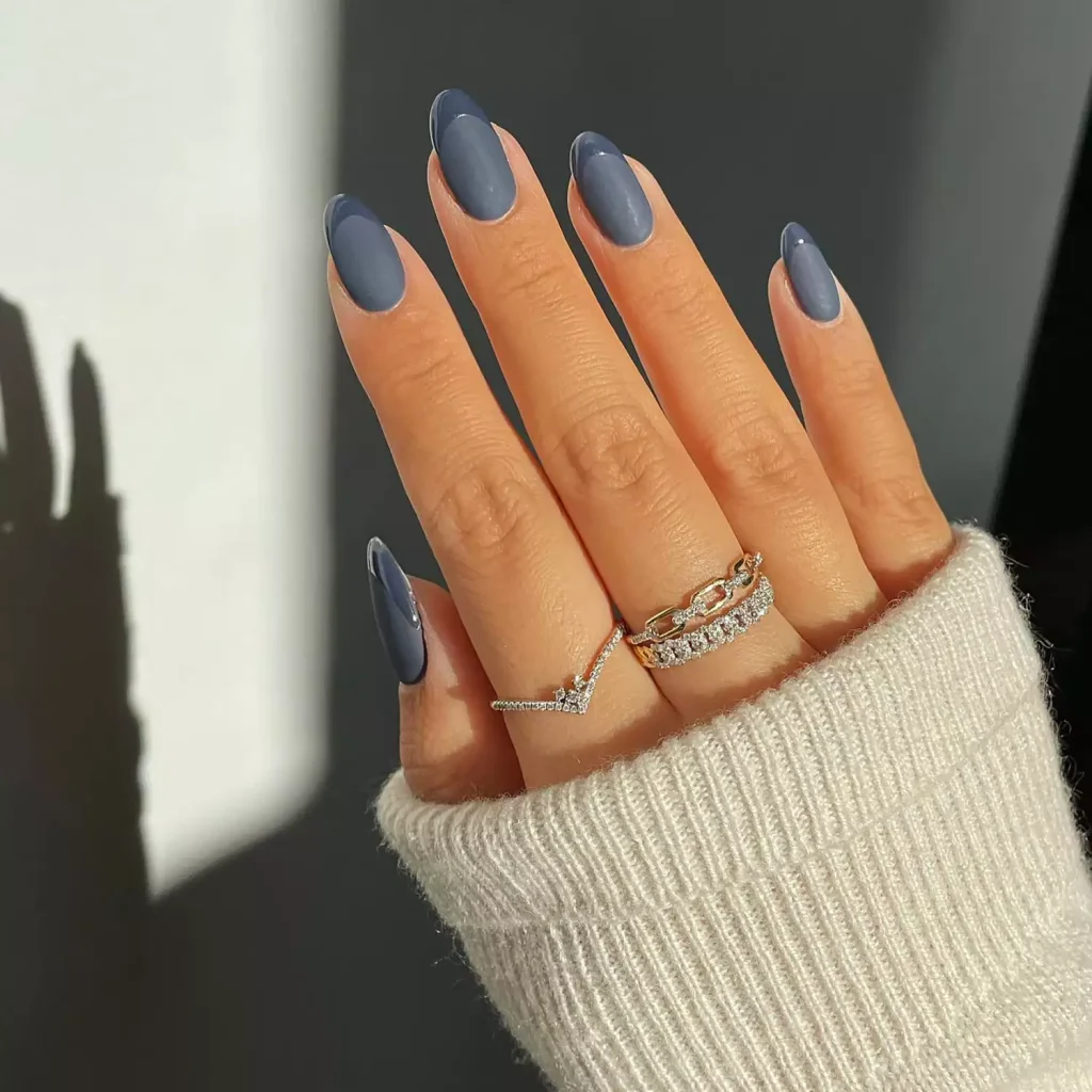 مدل ناخن فرنچ خاکستری مایل به آبی