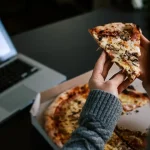 آخر شب غذا می‌خورید؟ ممکن است دچار کبد چرب شوید