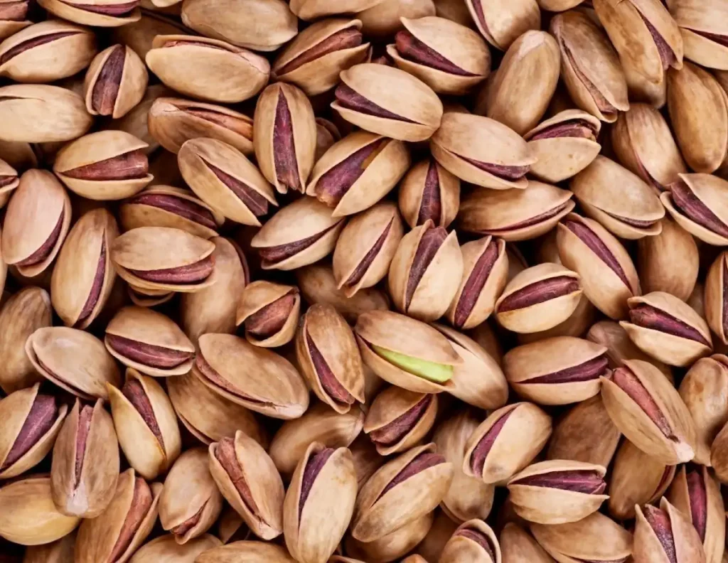 نمای نزدیک از تعدادی پسته